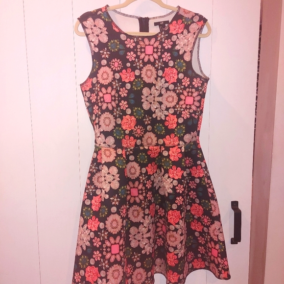 H&M Jewel Dress in Medium - Picture 1 of 8